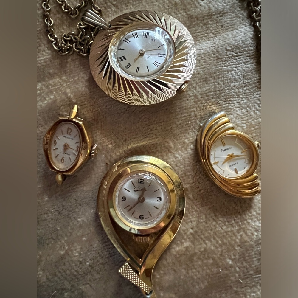 VINTAGE TIME PIECES (LOT OF 4) price includes all 4 pieces !